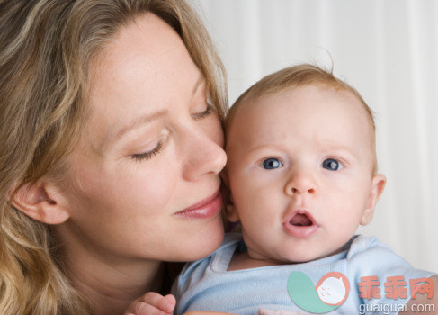 人,住宅内部,生活方式,室内,25岁到29岁_78721563_Mother with Baby Boy_创意图片_Getty Images China