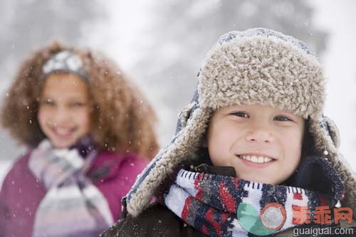 冬天,季节,户外,雪,天气_gic9574872_Children in the snow_创意图片_Getty Images China