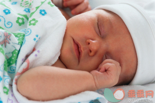 人,休息,睡觉,疲劳的,摄影_79944254_Newborn Sleeping_创意图片_Getty Images China