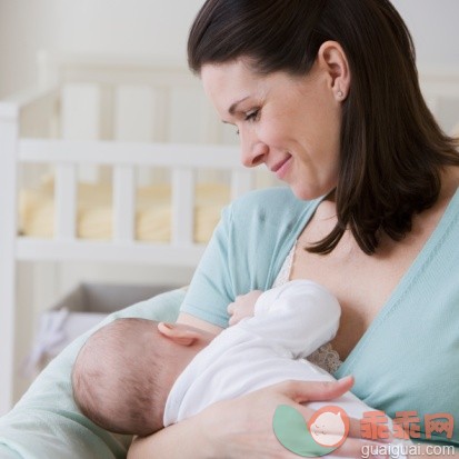 概念,饮食,健康食物,健康生活方式,主题_75651203_Mother breastfeeding baby_创意图片_Getty Images China