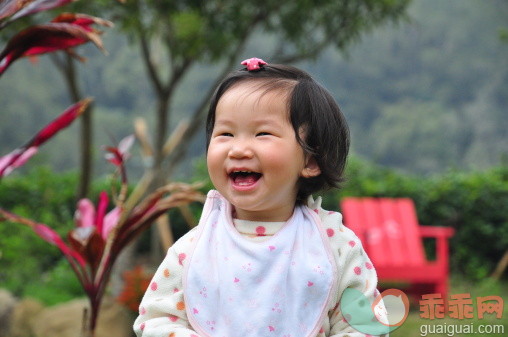 人,休闲装,棕色头发,笑,白昼_159712093_Sweet smile_创意图片_Getty Images China