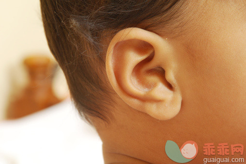 人,室内,人的耳朵,人的脸部,皮肤_144444655_Close up of a baby's face, partial view_创意图片_Getty Images China