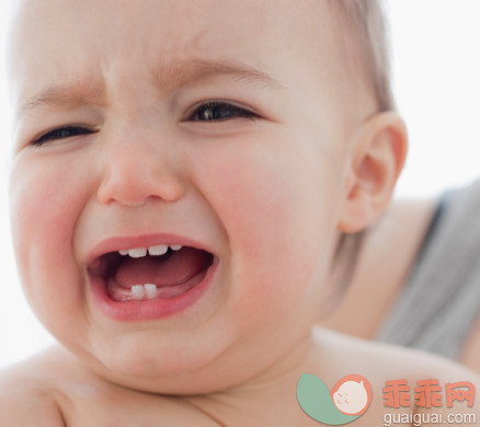 人,半装,室内,不舒服的,不高兴的_86049491_Close up of Baby Boy Crying_创意图片_Getty Images China