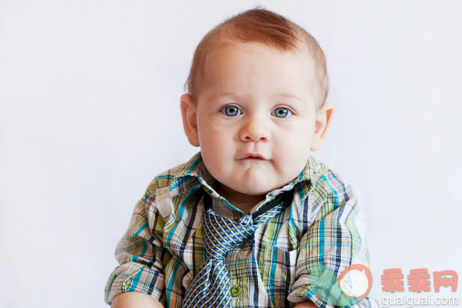 人,着装得体,婴儿服装,领带,影棚拍摄_142168567_Portrait of baby boy_创意图片_Getty Images China