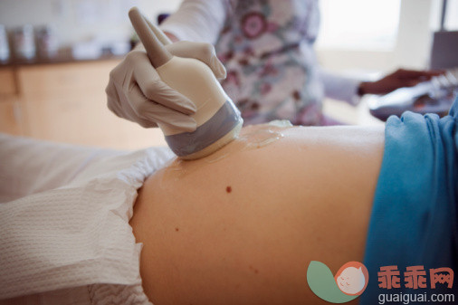 人,休闲装,健康保健,室内,中间部分_97530915_Pregnancy Ultra-Sound_创意图片_Getty Images China