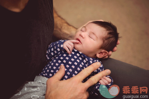 人,休闲装,生活方式,室内,棕色头发_gic18680346_Daddy Loves Me_创意图片_Getty Images China