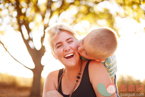 人,休闲装,生活方式,户外,快乐_473790762_Love you so much, mommy!_创意图片_Getty Images China