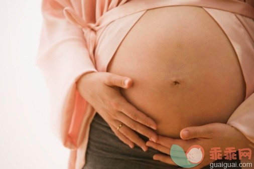 概念,主题,人生大事,视角,构图_72459411_Close up of pregnant woman's bare belly_创意图片_Getty Images China