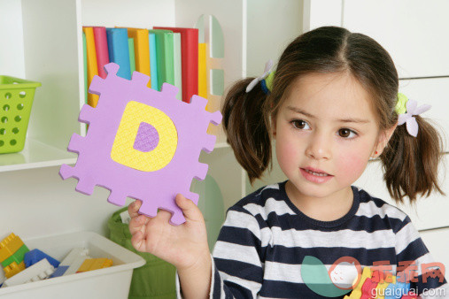 人,概念,住宅内部,教育,生活方式_170616901_girl in a kindergarten_创意图片_Getty Images China