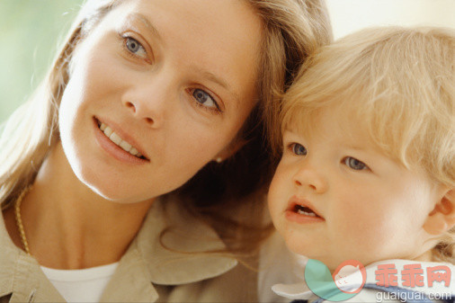 摄影,户外,父母,母亲,人_200226057-001_Mother and child (21-24 months), close-up_创意图片_Getty Images China