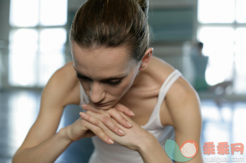 运动,锻炼,摄影,室内,舞者_57026990_Exhausted female ballet dancer_创意图片_Getty Images China