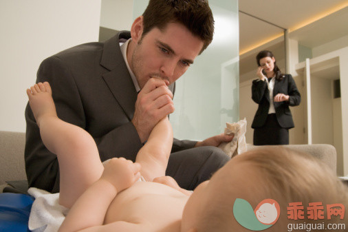 主题,沟通,技术,概念,构图_56295087_Business couple and their baby_创意图片_Getty Images China