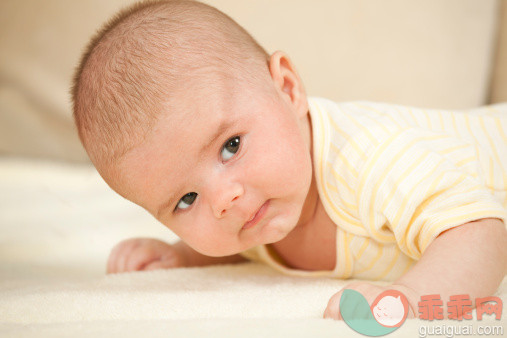 人,生活方式,人的脸部,淡褐色眼睛,快乐_157560561_Adorable baby_创意图片_Getty Images China