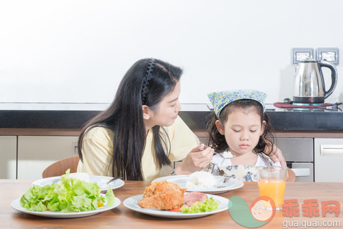 房屋,早餐,表现消极,不高兴的,吃_gic14270248_Asian girl kids with expression refuses eat rice_创意图片_Getty Images China