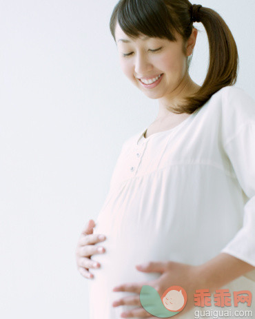 人,人生大事,室内,快乐,怀孕_505327483_Young Pregnant Woman_创意图片_Getty Images China