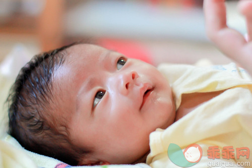 黄色,肖像,美女,可爱的,白色_gic16307917_Portrait of baby girl_创意图片_Getty Images China