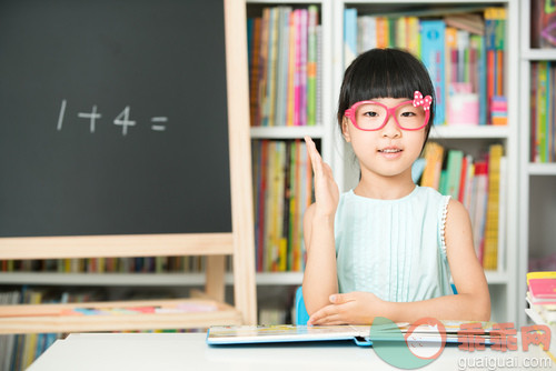 亚洲人,长发,黑发,姿态,笑_gic18602434_可爱的小女孩_创意图片_Getty Images China