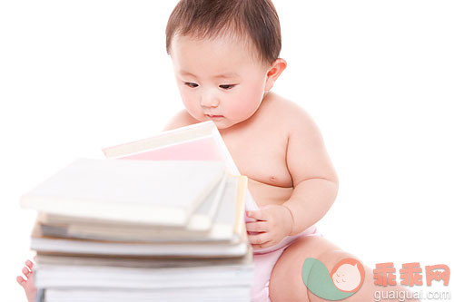 教育,书,婴儿期,可爱的,早期教育_b1fa076d7_婴儿和书本_创意图片_Getty Images China