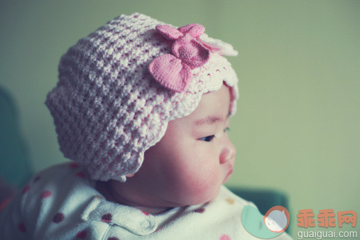 人,婴儿服装,室内,可爱的,0到11个月_149367031_Side face of small baby_创意图片_Getty Images China