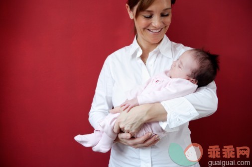 概念,构图,图像,摄影,视角_75314950_Mother smiling at baby_创意图片_Getty Images China