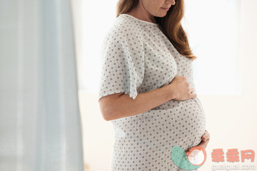 人,健康保健,室内,中间部分,35岁到39岁_gic14260592_Pregnant woman at hospital_创意图片_Getty Images China