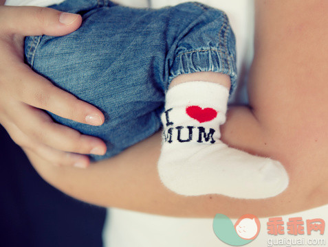 人,休闲装,牛仔裤,室内,腰部以下_162293245_I love mum_创意图片_Getty Images China