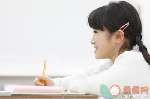 笔记本,铅笔,室内,学习,写_gic15083449_Girl studying_创意图片_Getty Images China