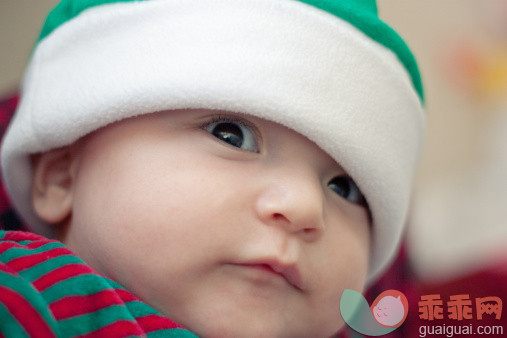 人,婴儿服装,室内,白人,圣诞节_122877616_Infant elf_创意图片_Getty Images China