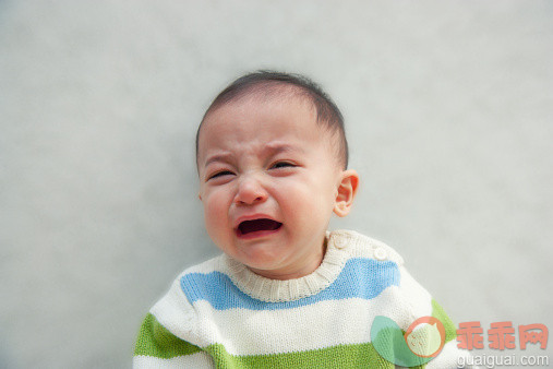 人,休闲装,室内,棕色头发,白人_149510675_Crying baby boy_创意图片_Getty Images China