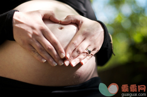 人,休闲装,户外,中间部分,怀孕_142909166_Pregnant woman_创意图片_Getty Images China